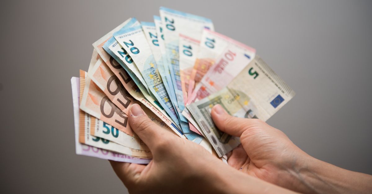 Πότε θα πληρωθούν μισθοί, συντάξεις και 13οι μισθοί στους δημόσιους υπαλλήλους