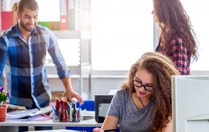 Τελικά, τι ψάχνουν Millennials και Gen Z στον χώρο εργασίας;