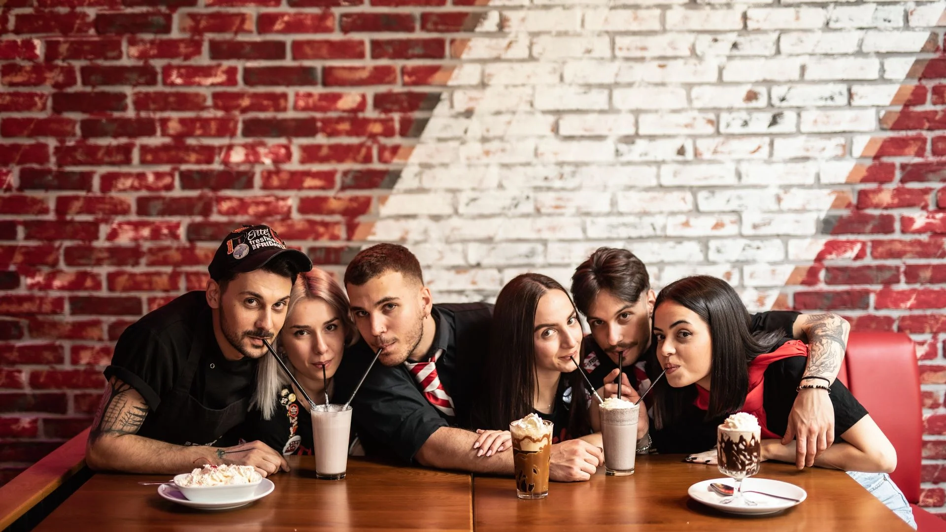 Τα TGI Fridays προσλαμβάνουν!